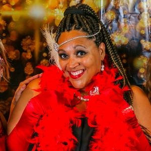 Meet your Posher, Deena